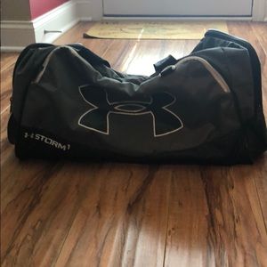 Large Under Armour shoulder carry bag